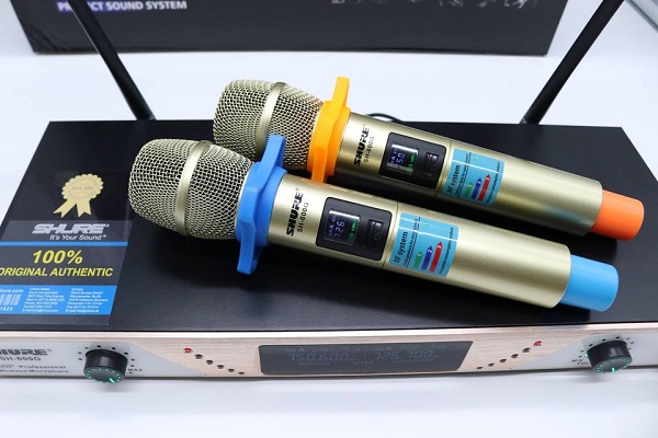 Micro karaoke không dây được sản xuất với nhiều mẫu mã, kiểu dáng rất đa dạng